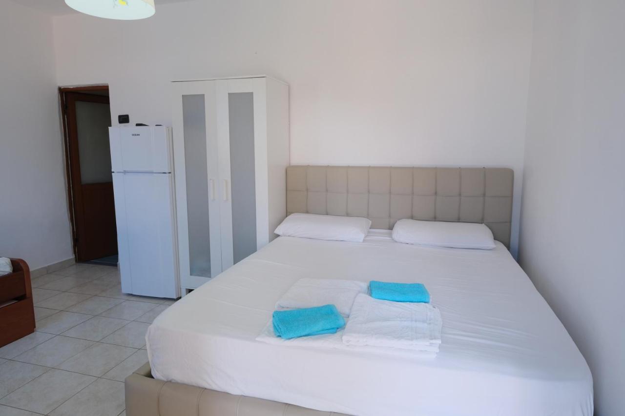 Mehilli Hotel Dhërmi Esterno foto