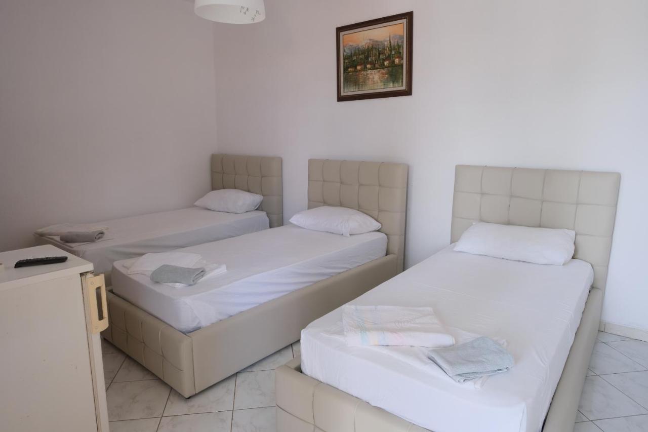 Mehilli Hotel Dhërmi Esterno foto