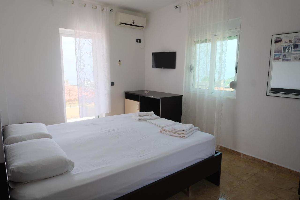 Mehilli Hotel Dhërmi Esterno foto