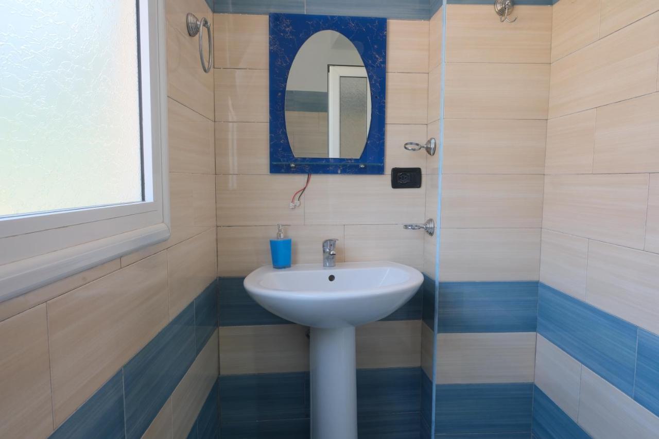 Mehilli Hotel Dhërmi Esterno foto