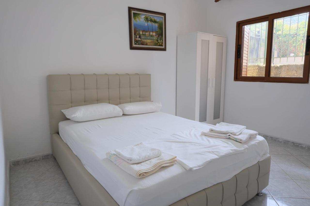 Mehilli Hotel Dhërmi Esterno foto