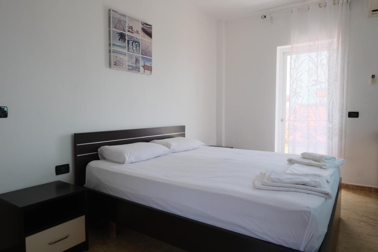 Mehilli Hotel Dhërmi Esterno foto