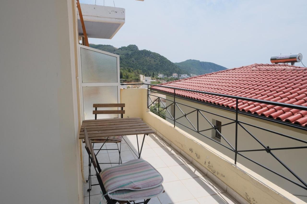 Mehilli Hotel Dhërmi Esterno foto