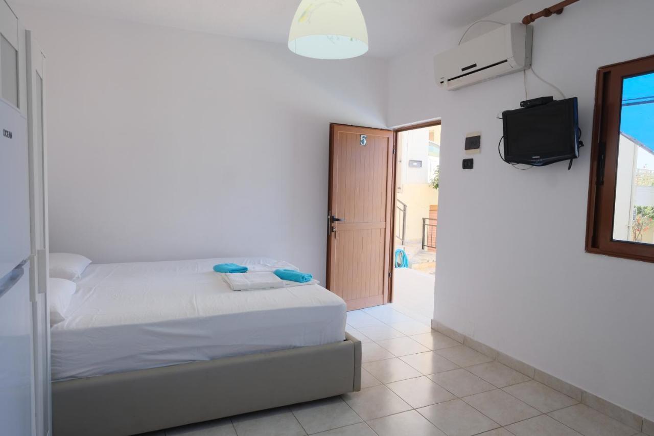 Mehilli Hotel Dhërmi Esterno foto