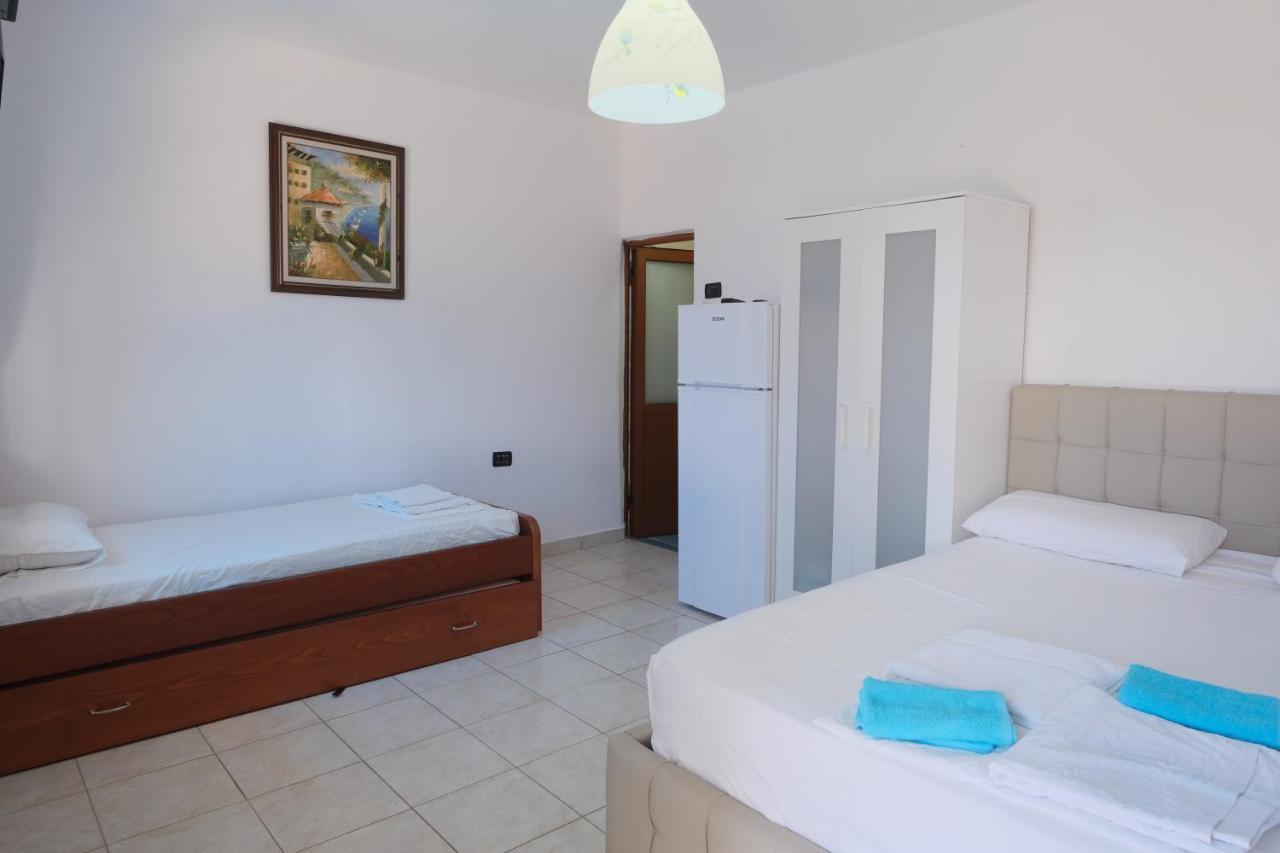 Mehilli Hotel Dhërmi Esterno foto