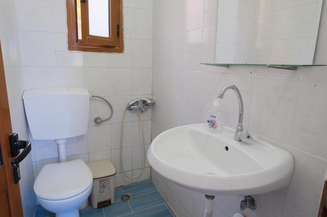 Mehilli Hotel Dhërmi Esterno foto