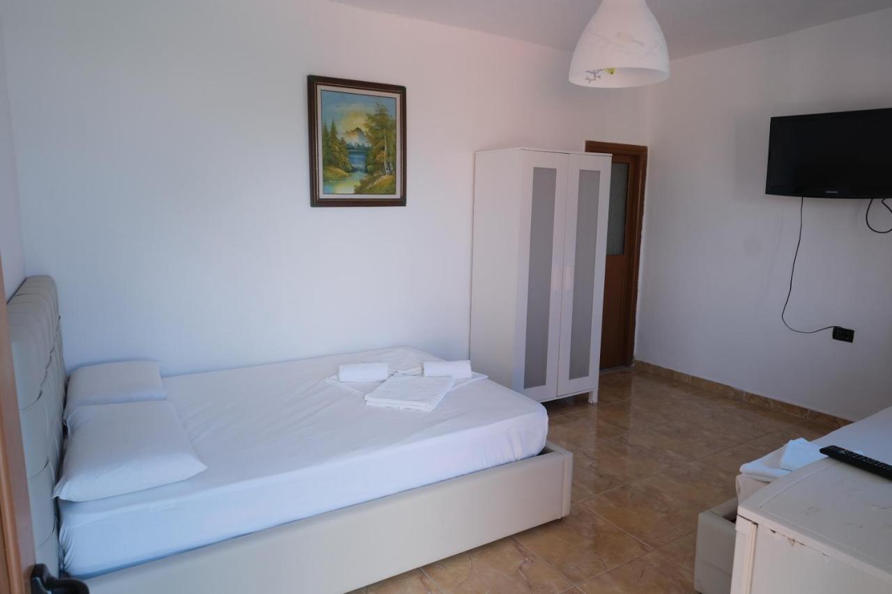 Mehilli Hotel Dhërmi Esterno foto