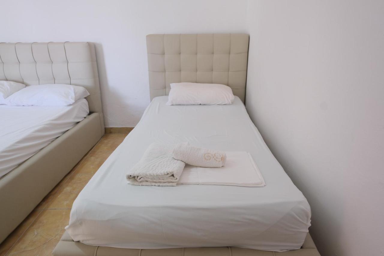 Mehilli Hotel Dhërmi Esterno foto