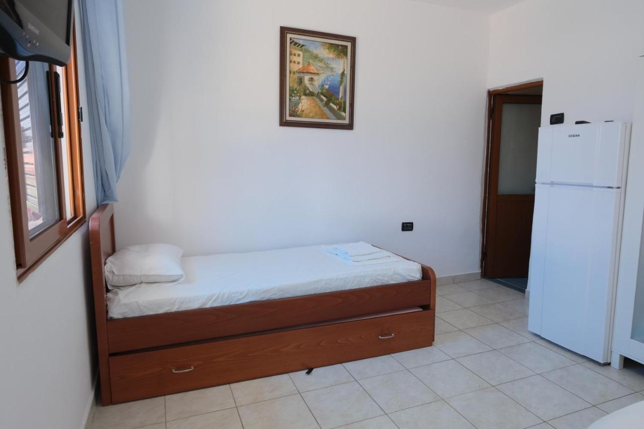 Mehilli Hotel Dhërmi Esterno foto