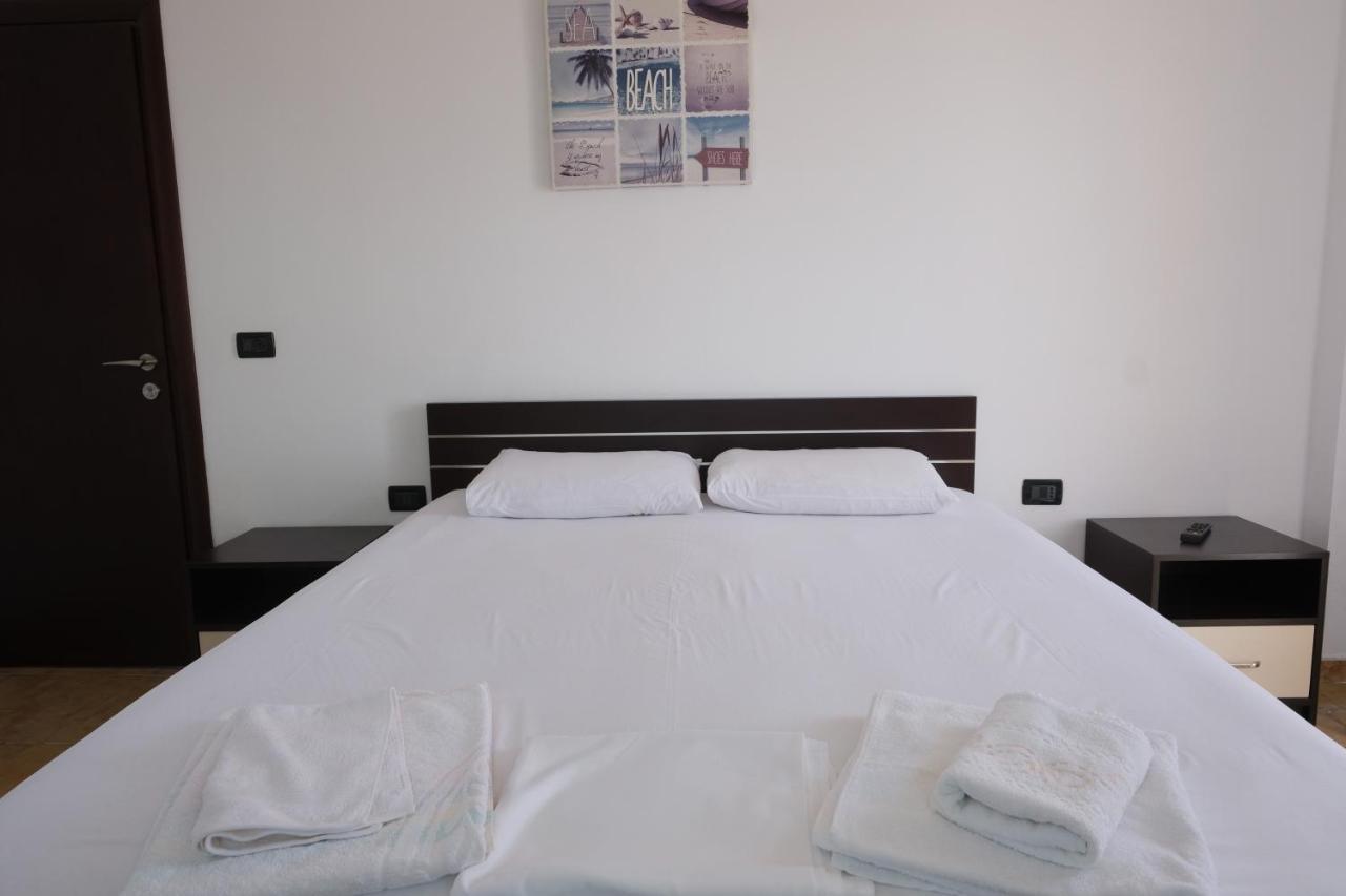 Mehilli Hotel Dhërmi Esterno foto
