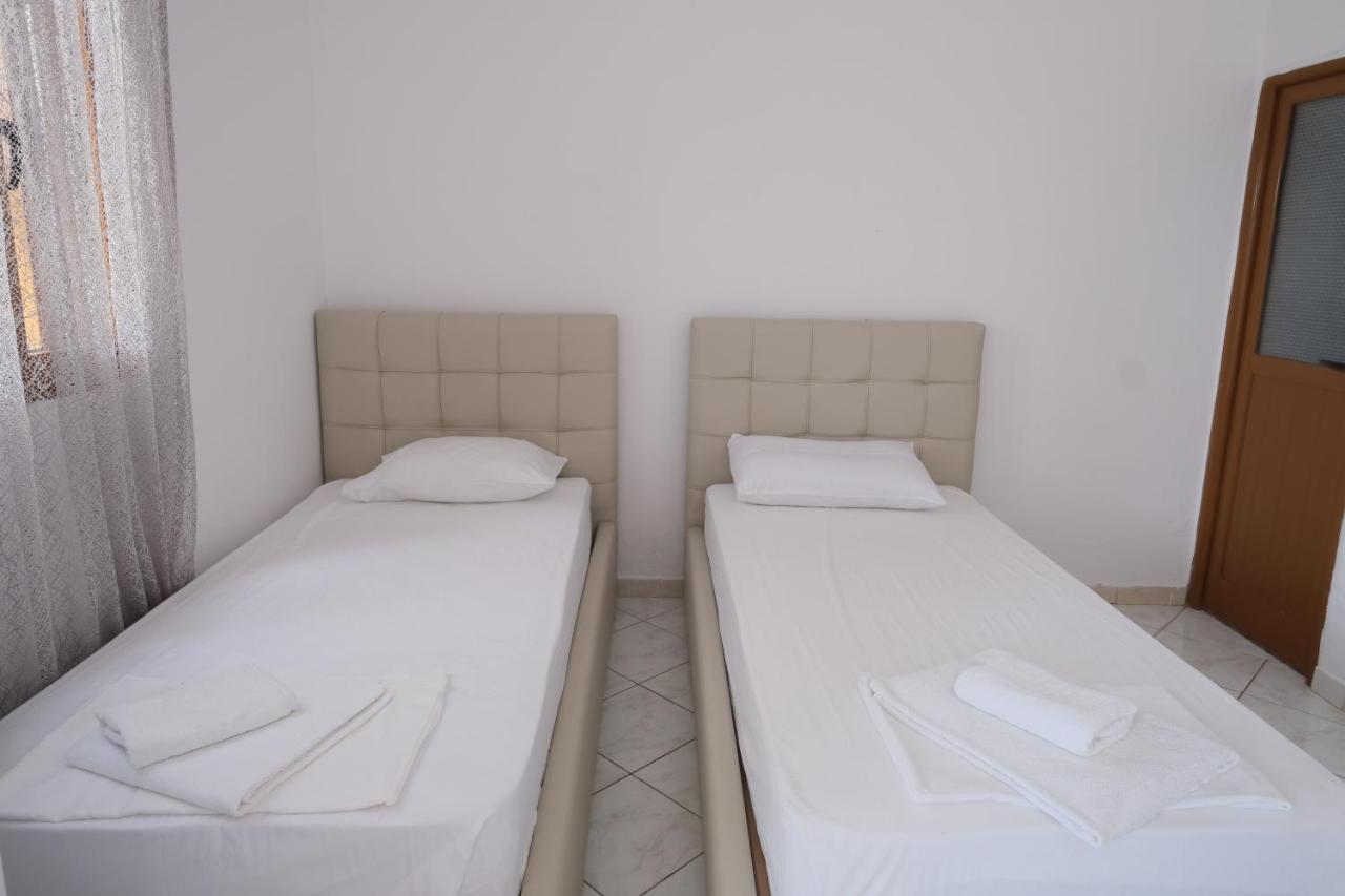 Mehilli Hotel Dhërmi Esterno foto
