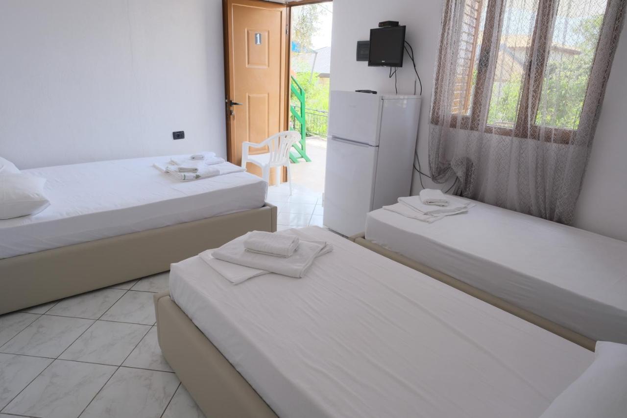 Mehilli Hotel Dhërmi Esterno foto