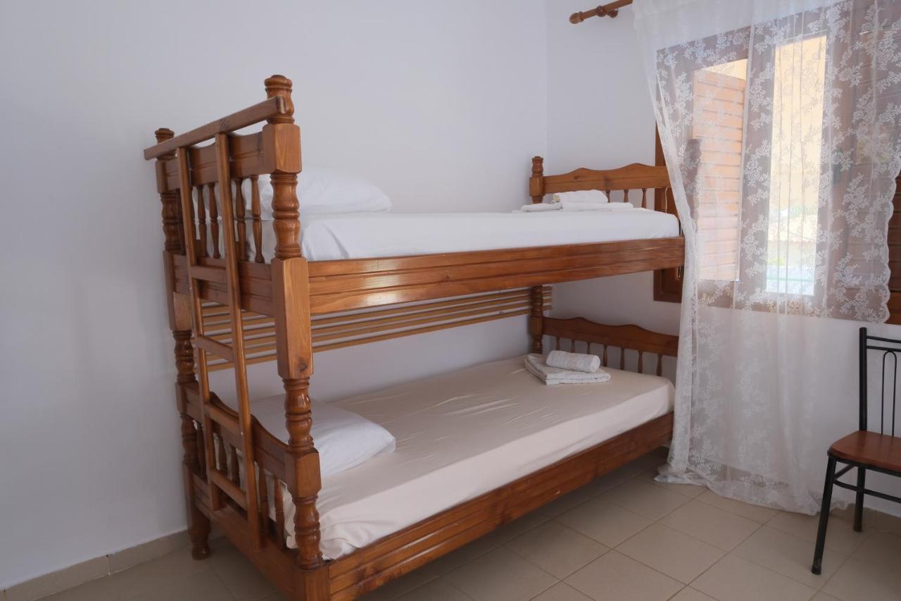 Mehilli Hotel Dhërmi Esterno foto