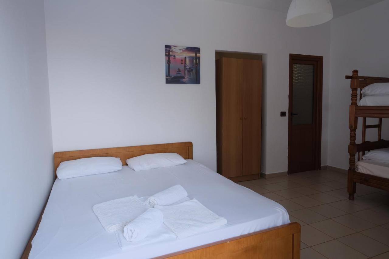 Mehilli Hotel Dhërmi Esterno foto