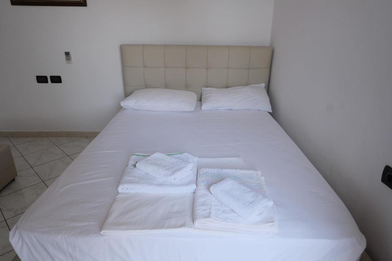 Mehilli Hotel Dhërmi Esterno foto