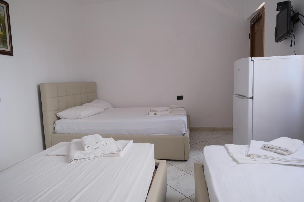Mehilli Hotel Dhërmi Esterno foto