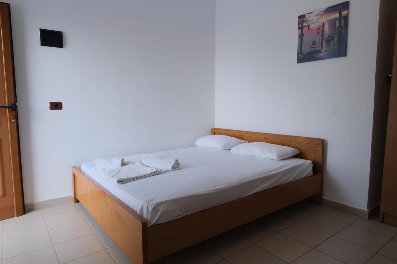 Mehilli Hotel Dhërmi Esterno foto
