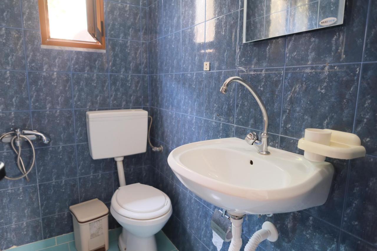 Mehilli Hotel Dhërmi Esterno foto