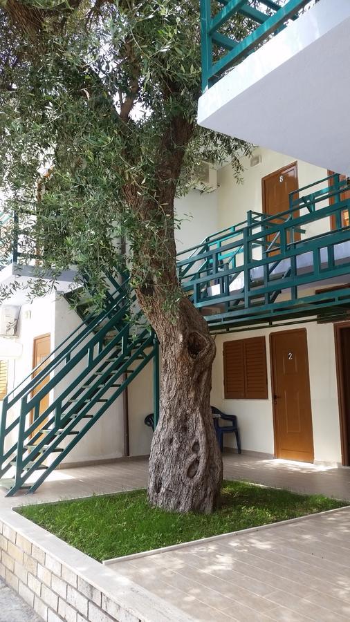 Mehilli Hotel Dhërmi Esterno foto