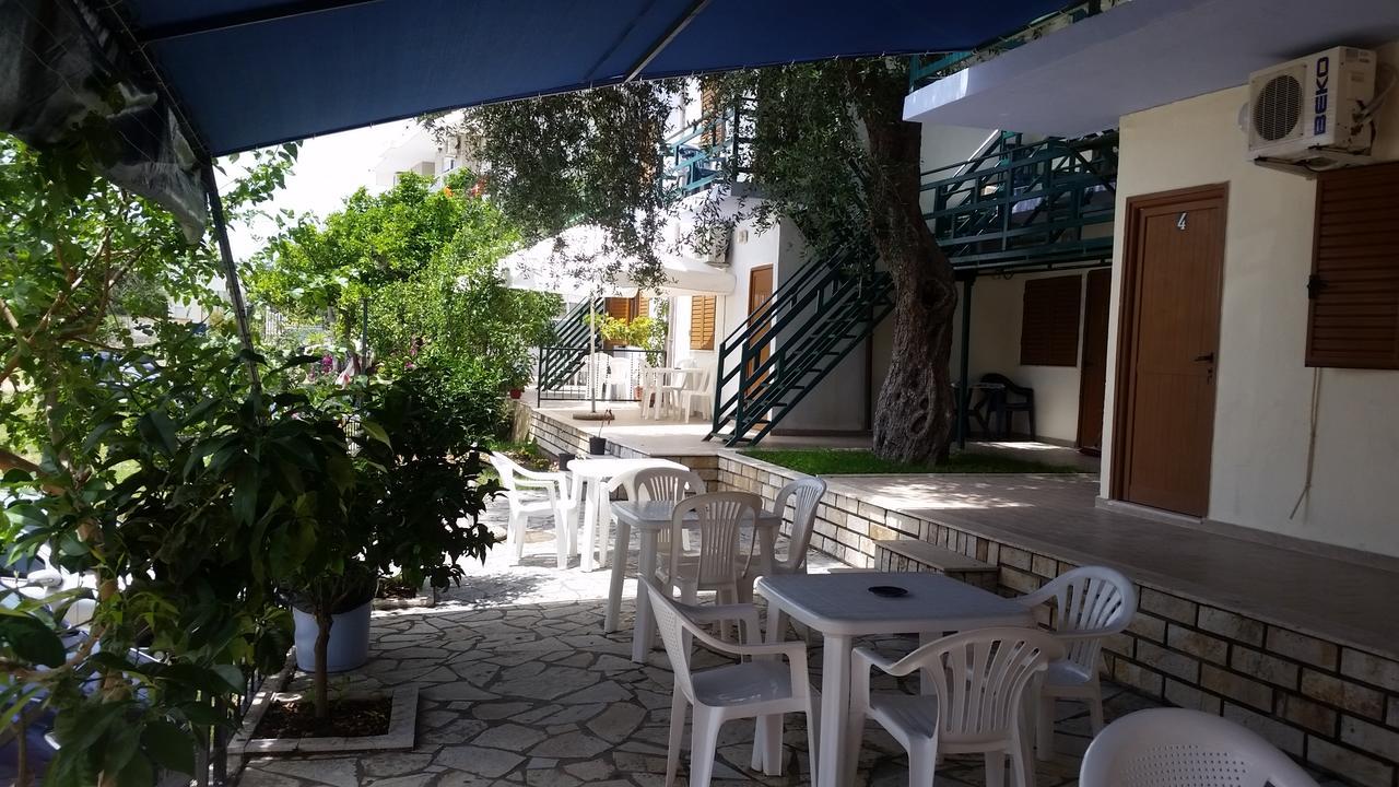 Mehilli Hotel Dhërmi Esterno foto