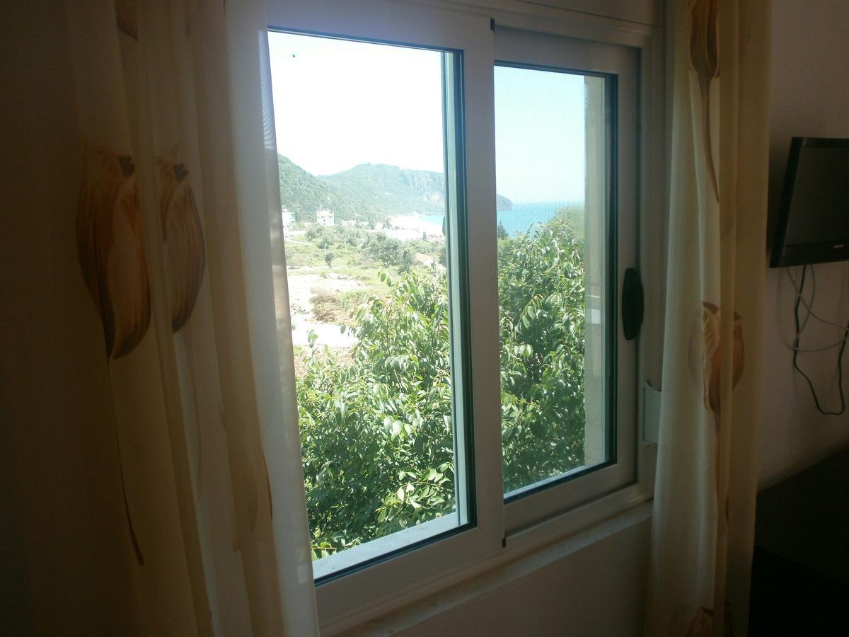 Mehilli Hotel Dhërmi Esterno foto
