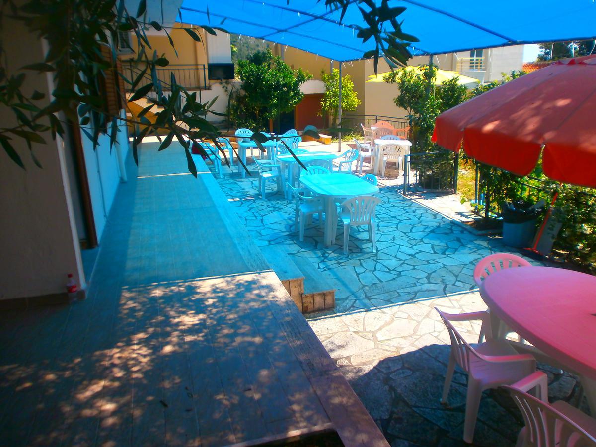 Mehilli Hotel Dhërmi Esterno foto